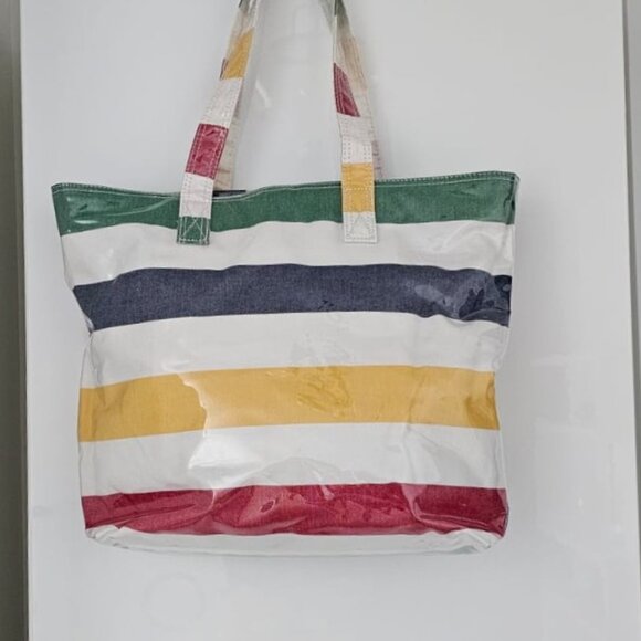 BAY ICONIC STRIPED BAG! NWOT🆕🆕🆕 - Picture 10 of 16